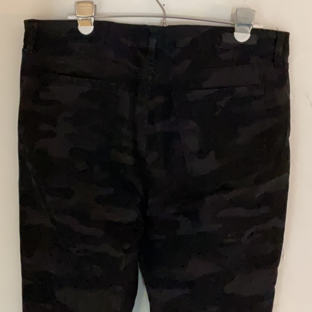 Social Standard by Sanctuary Ankle Skinny Camo Jeans, Size 14, Black/Gray - Picture 7 of 13